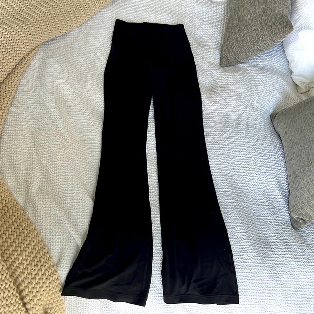 Black groove pants / yoga pants
